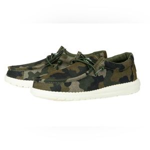 Hey Dude Wally Linen Camo youth size 6